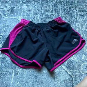 women North Face shorts size xs in perfect condition!